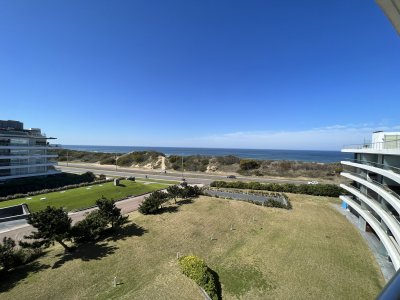 En venta apartamento de 3 dormitorios en Brava, Punta del Este.
