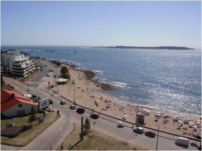 Departamento en venta de 3 suites + dep frente a Playa Mansa