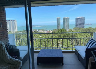 Vende apartamento de 1 dormitorio, con excelente iluminacion en Mansa Punta del Este.
