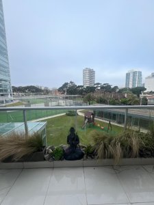 Vende apartamento de 2 dormitorios a metros del mar en Mansa, Punta del Este.