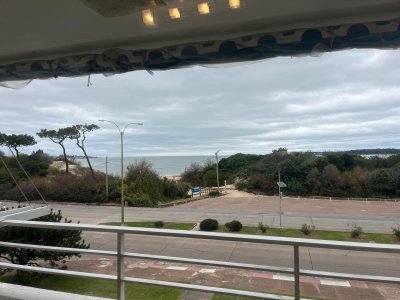 Vende apartamento de 3 dormitorios en Mansa, Punta del Este.