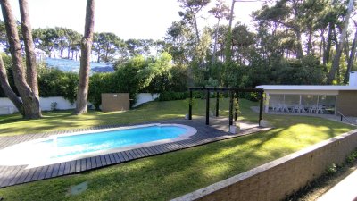Se vende apartamento a metros del mar en Rincón del Indio - Punta del Este, de 2 dormitorios.