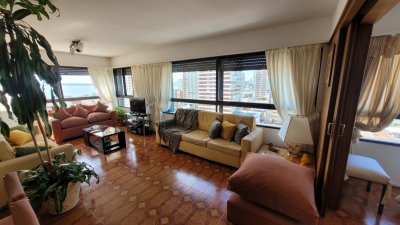 Alquiler de departamento en Peninstula, de 3 dormitorios mas dep de servicio, en Punta del Este