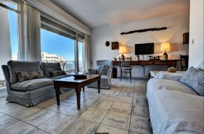 Vende apartamento de 3 dormitorios en Playa Mansa, Punta del Este