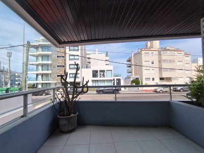 Vende Apartamento de 3 dormitorios en Península ? Punta del Este Excepcional unidad frente al mar, con amplios ambientes y amenities de primer nivel