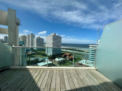En venta apartamento con vita al mar en la Playa Brava de 2 dormitorios.