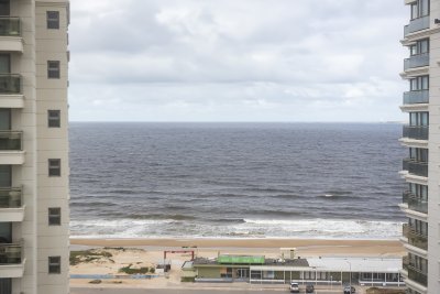 Increíble apartamento con excelente vista al mar. Torre Imperiale.