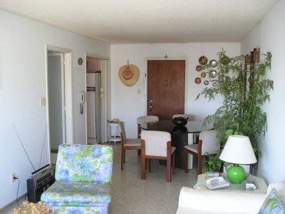 Vende apartamento de 3 dormitorios en Peninsula, con agradable vista.