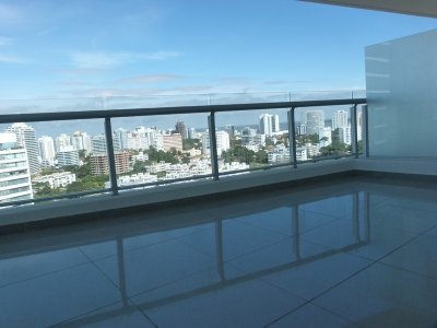 Vende Elegante apartamento de 3 dormitorios a solo metros del mar en Brava – Punta del Este