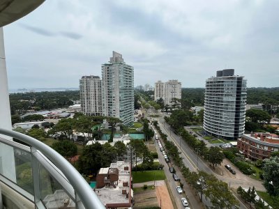Departamento de 3 dormitorios en venta a pasos del Mar, complejo con amenities