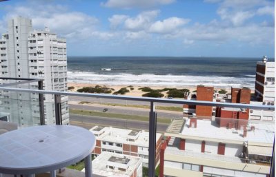 apartamento en venta de 2 dormitorios en edificio con servicios Punta Del este