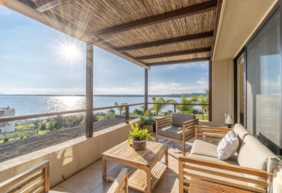 Vende apartamento duplex con vista al mar en Punta Ballena, Maldonado.