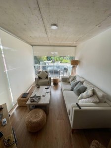 Vende en Punta del Este, apartamento de 2 dormitorios.