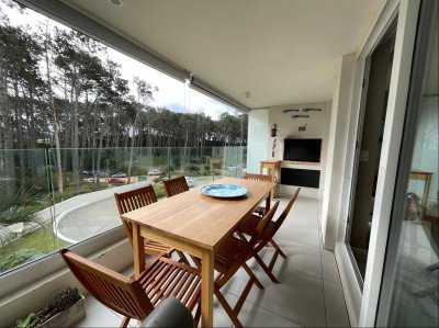Vende apartamento de 1 dormitorio en Mansa, Punta del Este.