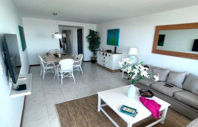 Vende apartamento de 2 dormitorios en Montoya, La Barra.
