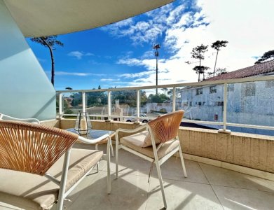 En venta impecable apartamento de 1 dormitorio, con una vista inigualable en Mansa, Punta del Este.
