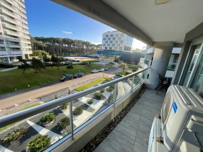 Departamento en Punta del Este de 1 dormitorio con balcon con parrilla.