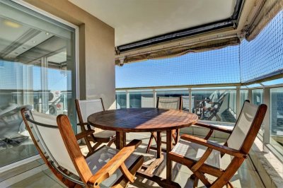 Departamento en venta en Torre Le Jardin, Playa Mansa.  Punta del Este.