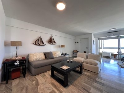 Apartamento de 3 dormitorios en Peninsula, Punta del Este con vista al mar