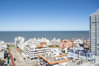 Departamento en venta de 2 dormitorios con vista al Mar, Peninsula , Punta del este 
