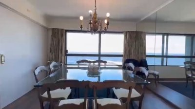 Apartamento en Peninsula, Punta del Este de 4 dormitorios a metros del mar.