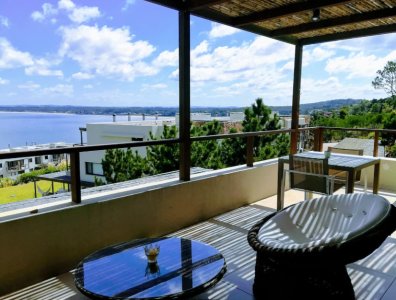 Vende apartamento de 2 dormitorios con vista al mar en Lomo de la Ballena.