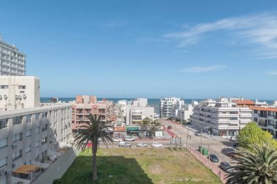 A metros del Puerto. Excelente apartamento 1 dormitorio. Torre con servicios