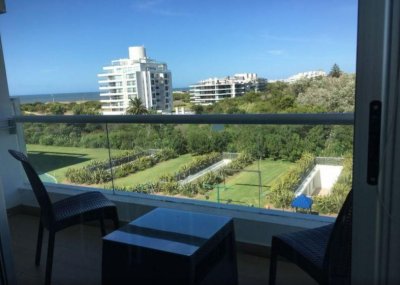 En venta apartamento de 2 dormitorios en Punta del Este.