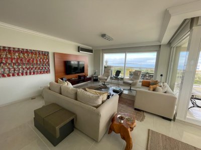 Apartamento en venta en Mansa, Punta del Este de 3 dormitorios en suite.