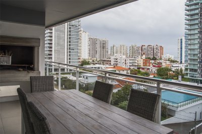  Departamento en venta y alquiler de 3 dormitorios en Playa Brava , Punta del este 