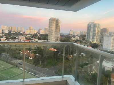 Apartamento de 2 dormitorios con excelente vista desde su balcón 
