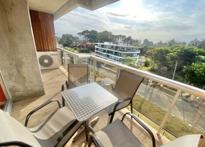 Vende apartamento de 1 dormitorio, con balcon en Mansa, Punta del Este.