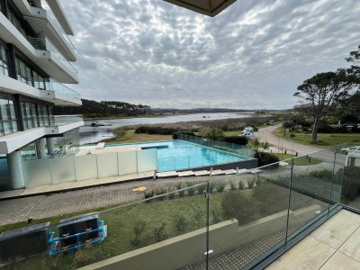 Departamento de 2 dormitorios con 2 baños en venta, gran terraza. Walmer Lagoon