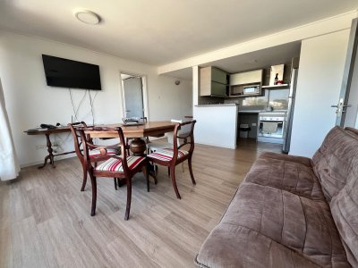 Alquila apartamento de 2 dormitorios en Mansa, Punta del Este.