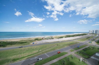 Esplendido departamento en venta con panorama al mar.