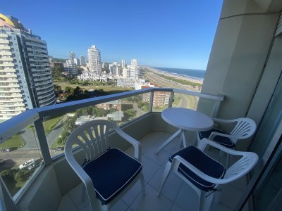 Vende apartamento de 2 dormitorios en Apartamento en Brava - Punta del Este.