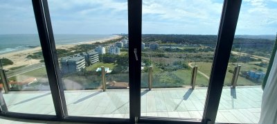 En venta monoambiente frente al mar en Brava, Punta del Este.