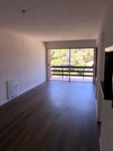 Reciclado !! Vende apartamento de 3 dormitorios en Playa Mansa, Punta del Este 