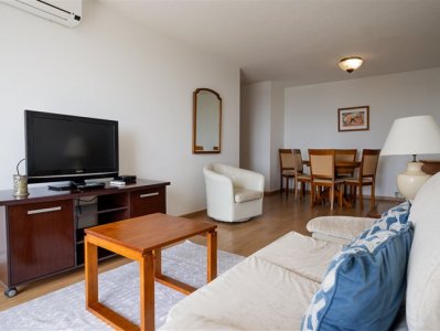 Vende apartamento de 2 dormitorios en Roosevelt, Punta del Este.