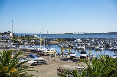 Departamento de 2 dormitorios en venta con vista al Puerto, Punta del este 