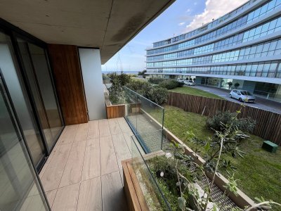 Edificio moderno en Pinares frente al mar, departamento de 1 dormitorio en venta
