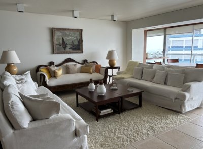 Departamento de 3 dormitorios + dep en venta con espectacular vista al mar
