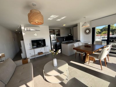 Vende apartamento en  Aidy Grill - Punta del Este de 2 dormitorios. 