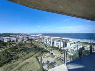 Apartamento en venta con vista al mar en Brava, Punta del Este de 2 dormitorios.