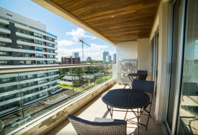 En venta apartamento de 2 dormitorios en Brava, con vistas impresionantes.