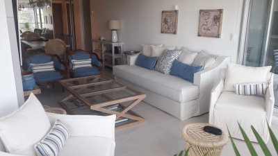 Exclusivo departamento de 2 dormitorios con excelente vista.