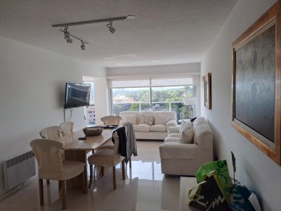 En venta Apartamento en Punta del Este de 2 dormitorios en Edificio Long Beach 