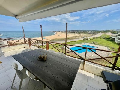 Apartamento en venta con vista privilegiada en Manantiales, de 2 dormitorios.