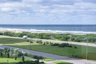Hermoso departamento en venta frente al mar.