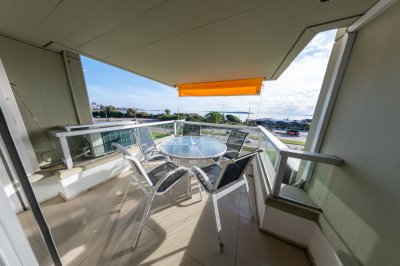 Vende apartamento de 3 dormitorios en Mansa, Punta del Este.
